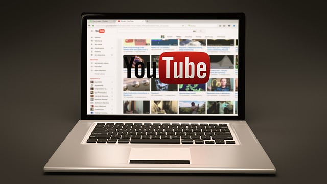 Pečujte o své nohy podle instrukcí z YouTube